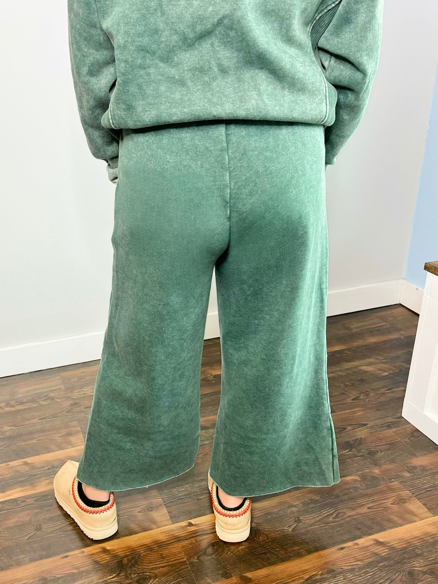 Mila Acid Wash Fleece Pants | Dark Green