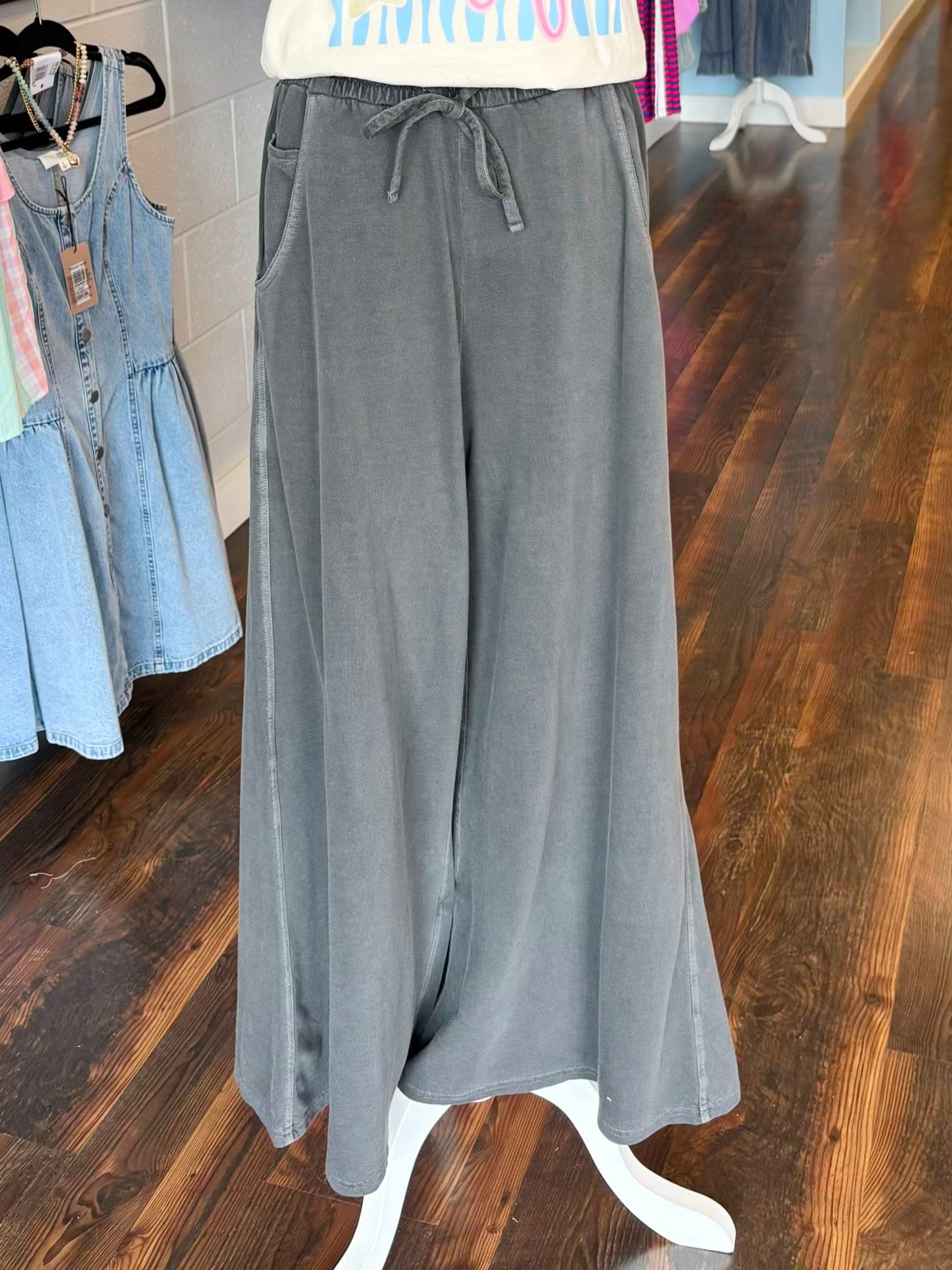 Aston Pigment Dyed Pants | Black