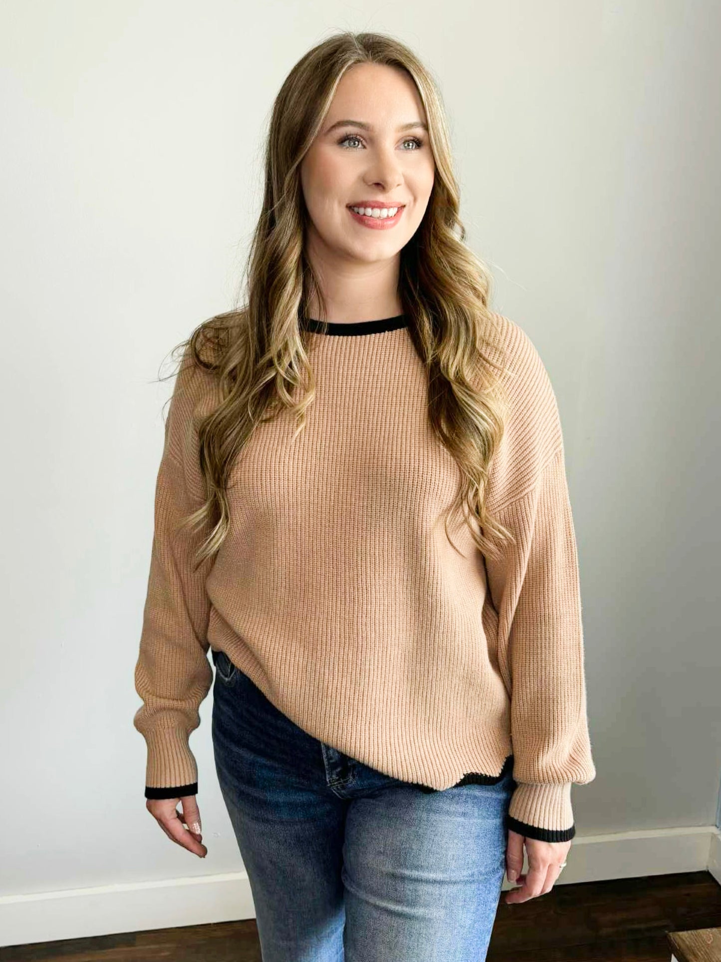 Kinsely Scallop Hem Sweater | Khaki