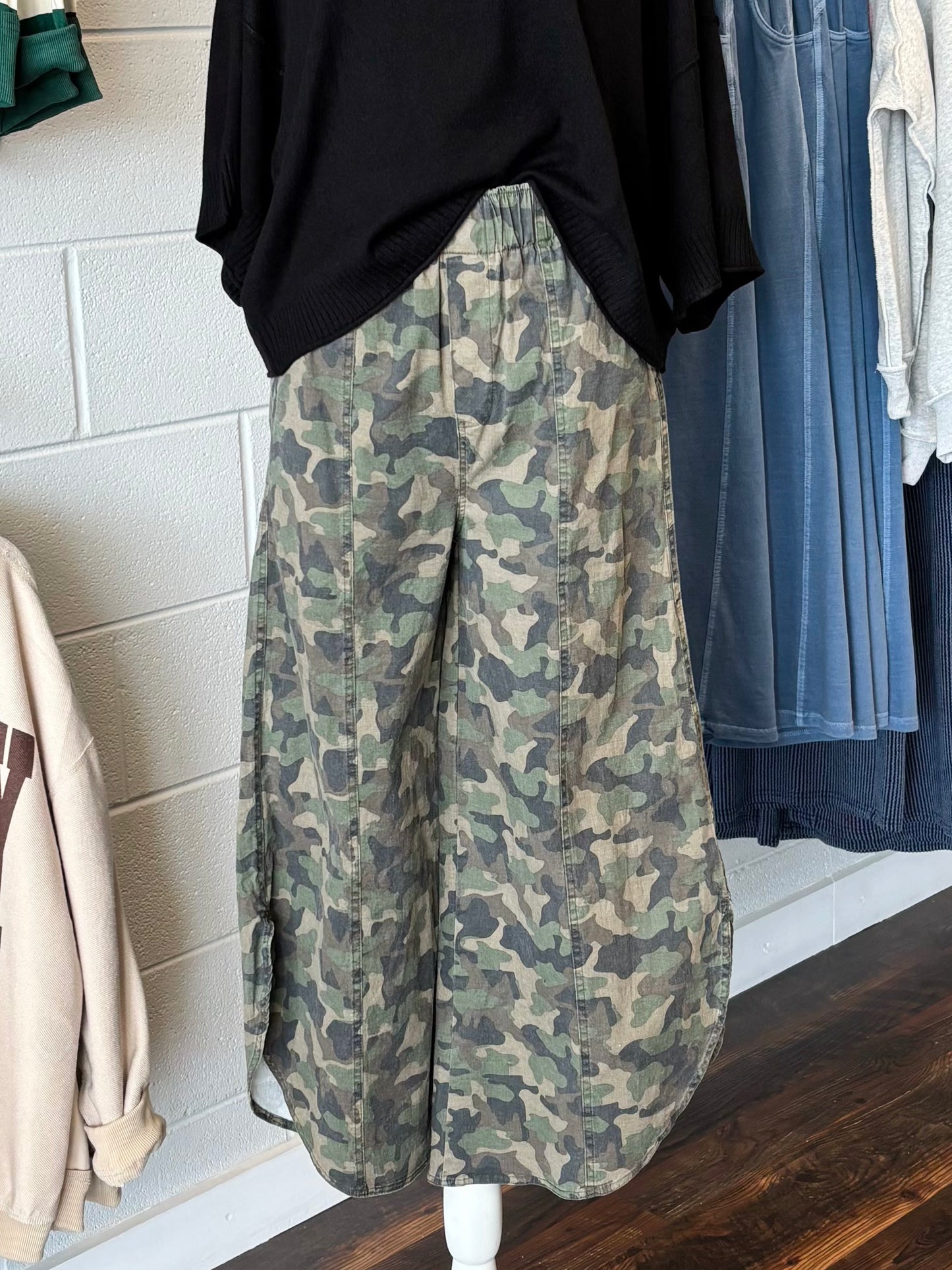 Kaileigh Tulip Hem Pants | Camo