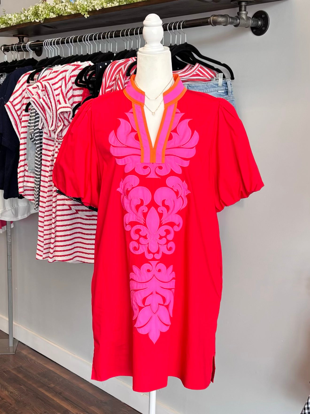 Briar Baroque Applique Shift Dress | Red