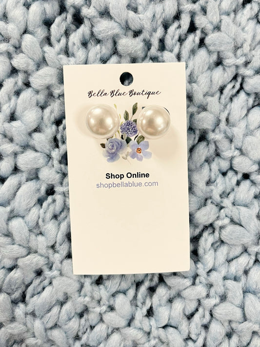 Celia Pearl Stud Earrings