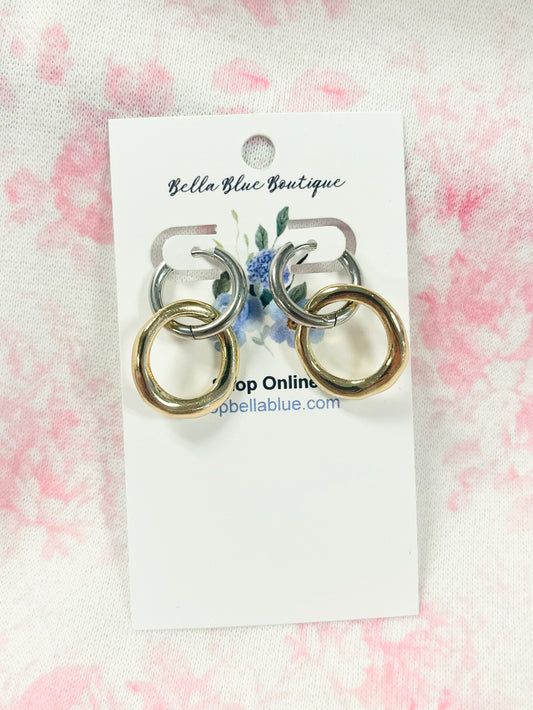 Nelly Two-Tone Intertwined Earrings