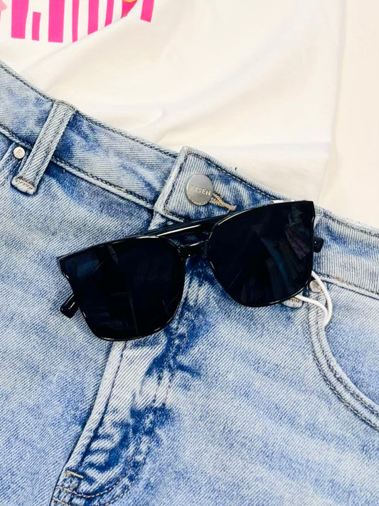 James Square Sunglasses | Black