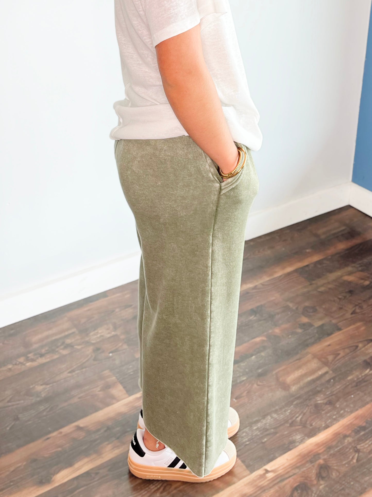 Mila Acid Wash Fleece Pants | Light Olive